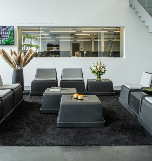 Stapelbaar design zitmeubel en poef by Rotech